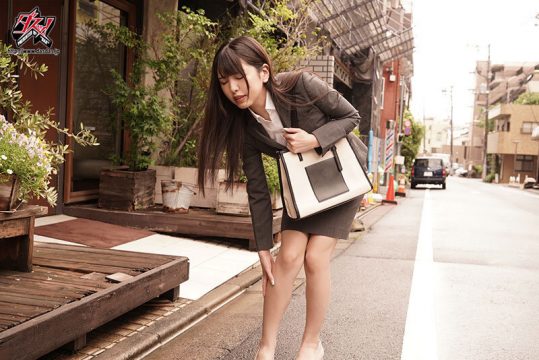 【ダスッ！】派遣マッサージ師にきわどい秘部を触られすぎて、快楽に耐え切れず寝取られました。 倉木しおり(dass00246)(女優：倉木しおり（くらきしおり）)