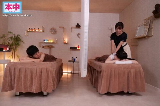 【本中】カップル個室エステで彼女が起きている間はスローピストンで寝たら高速爆打ちピストンの変速ギアチェンジで ロングスカートの中、平然とチ●ポを挿入し抜かずの中出しで誘惑する美人巨乳エステティシャン 小花のん(hmn00335)(女優：小花のん（おはなのん）)